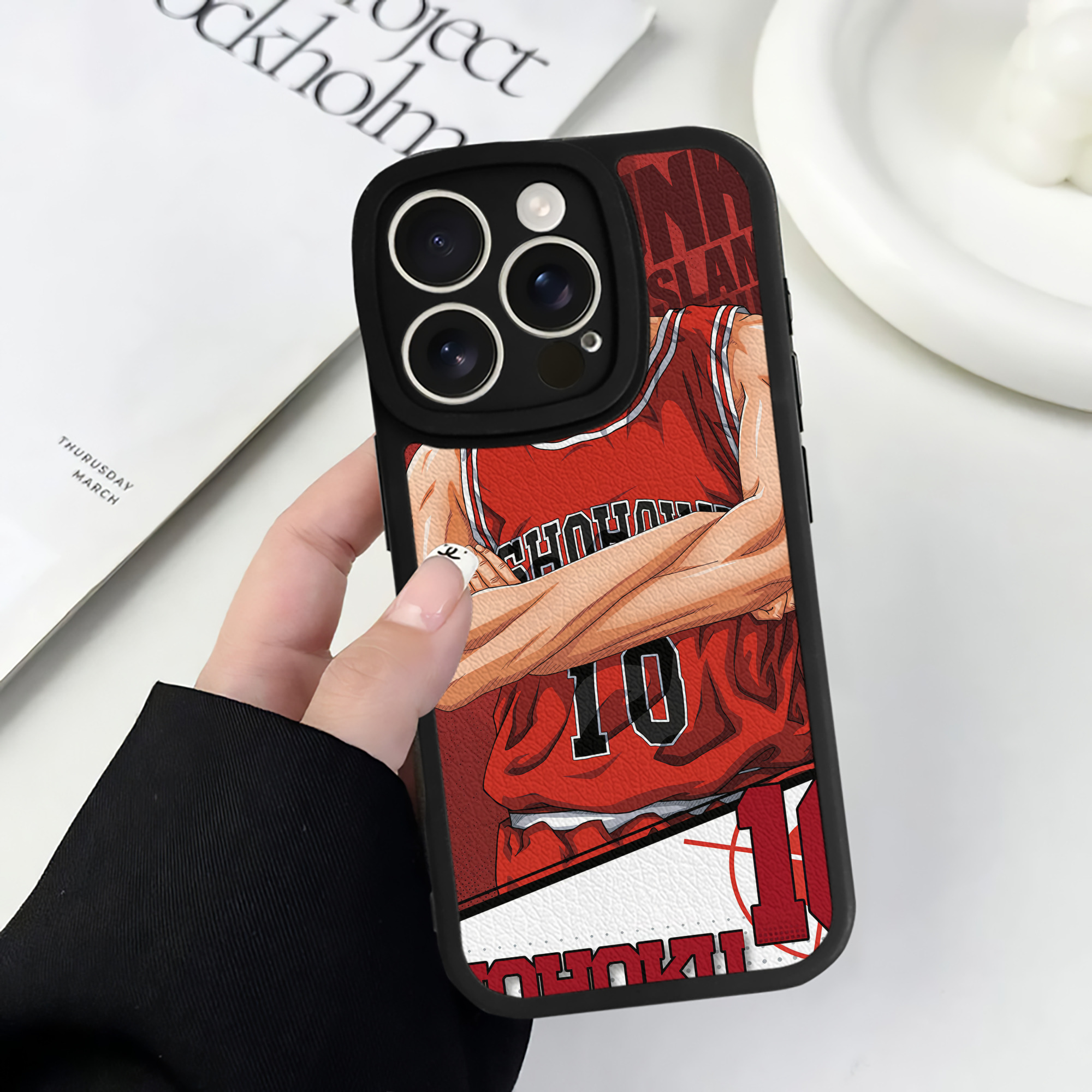（画像用） SLAM DUNK／スラムダンク 【iPhone 16シリーズ対応】シリコンスマホケース（レザー調） 材質：シリコン